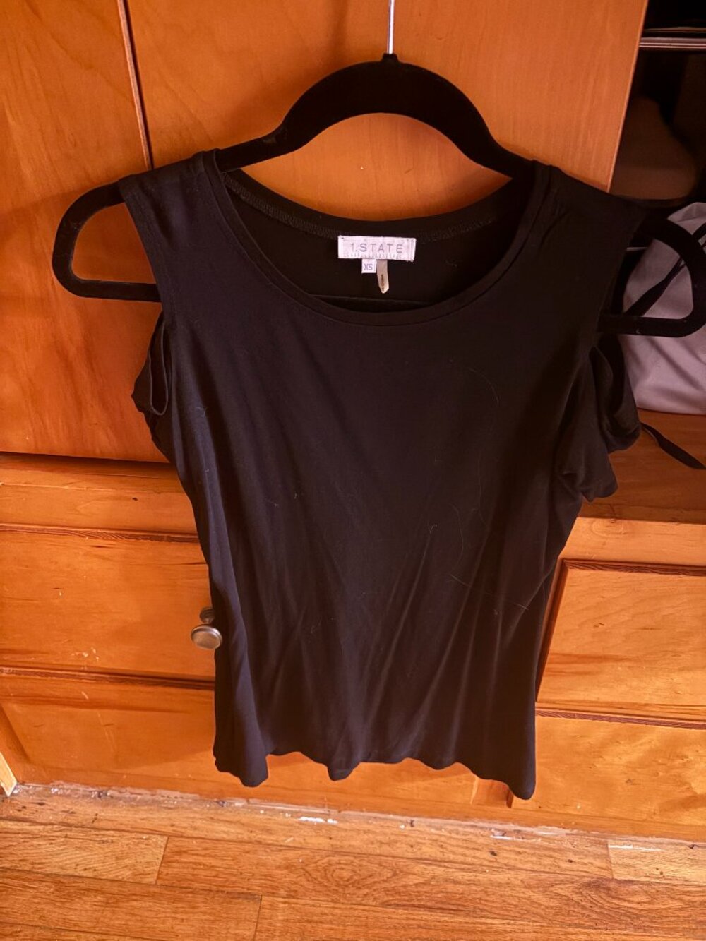 1.STATE Black Cold Shoulder Top | XS